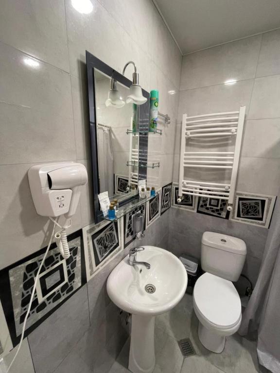 Aa Hotel ティビリシ エクステリア 写真